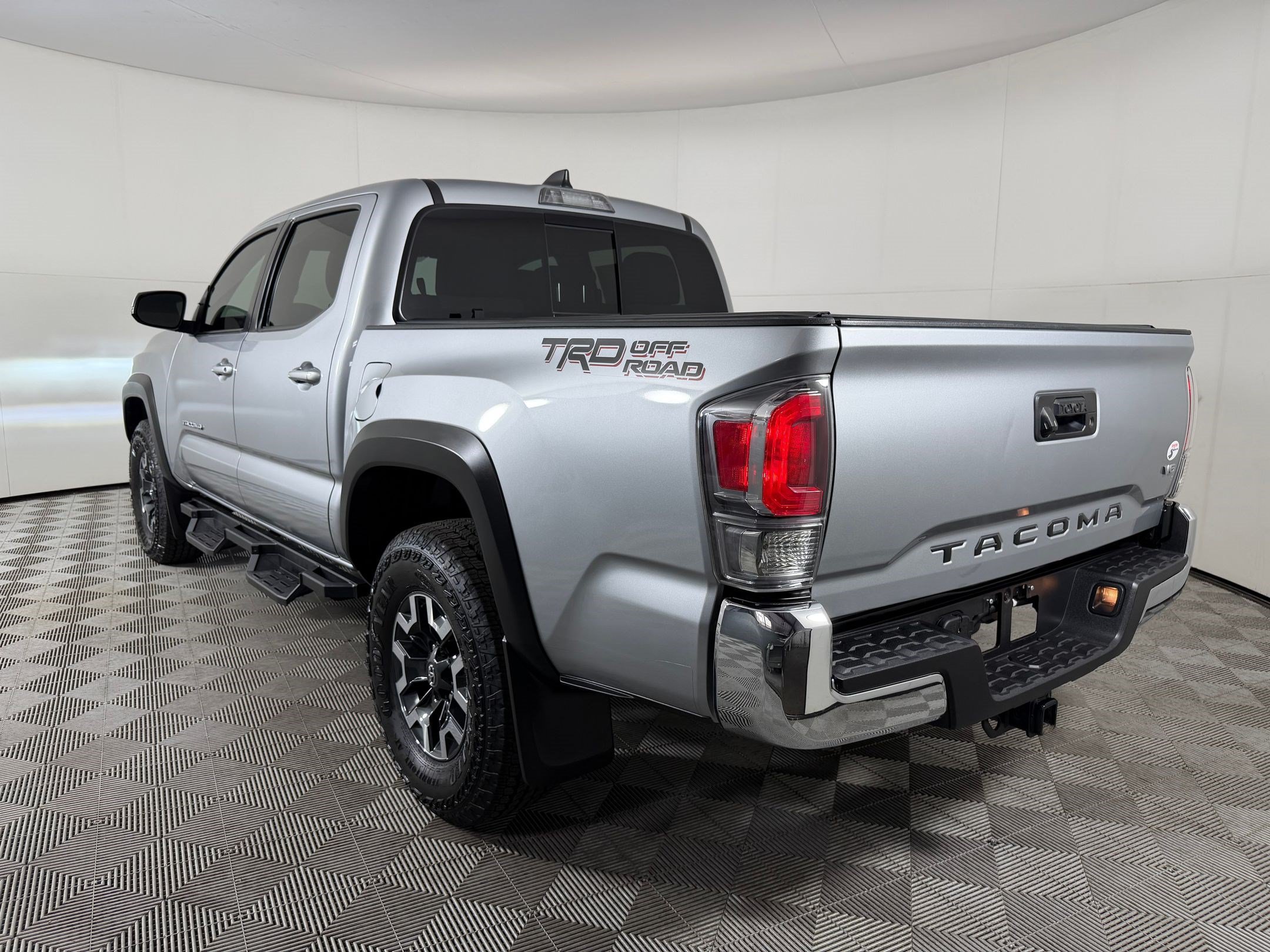Used 2022 Toyota Tacoma TRD Off-Road RWD image 3