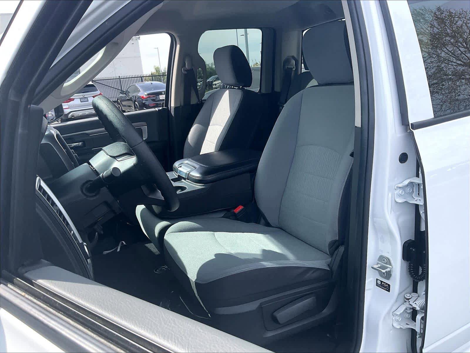 Used 2024 RAM 1500 Classic SLT AWD/4WD image 27