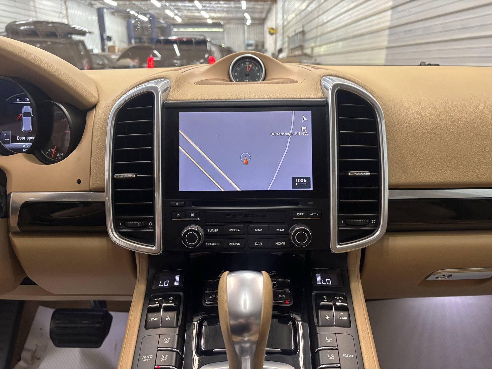 Used 2017 Porsche Cayenne Platinum Edition image 18