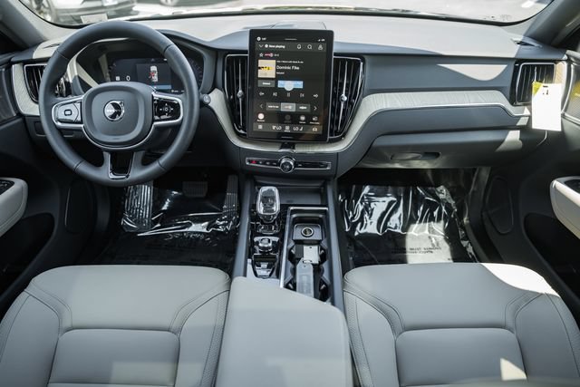 New 2027 Volvo XC60 B5 Plus AWD/4WD image 21