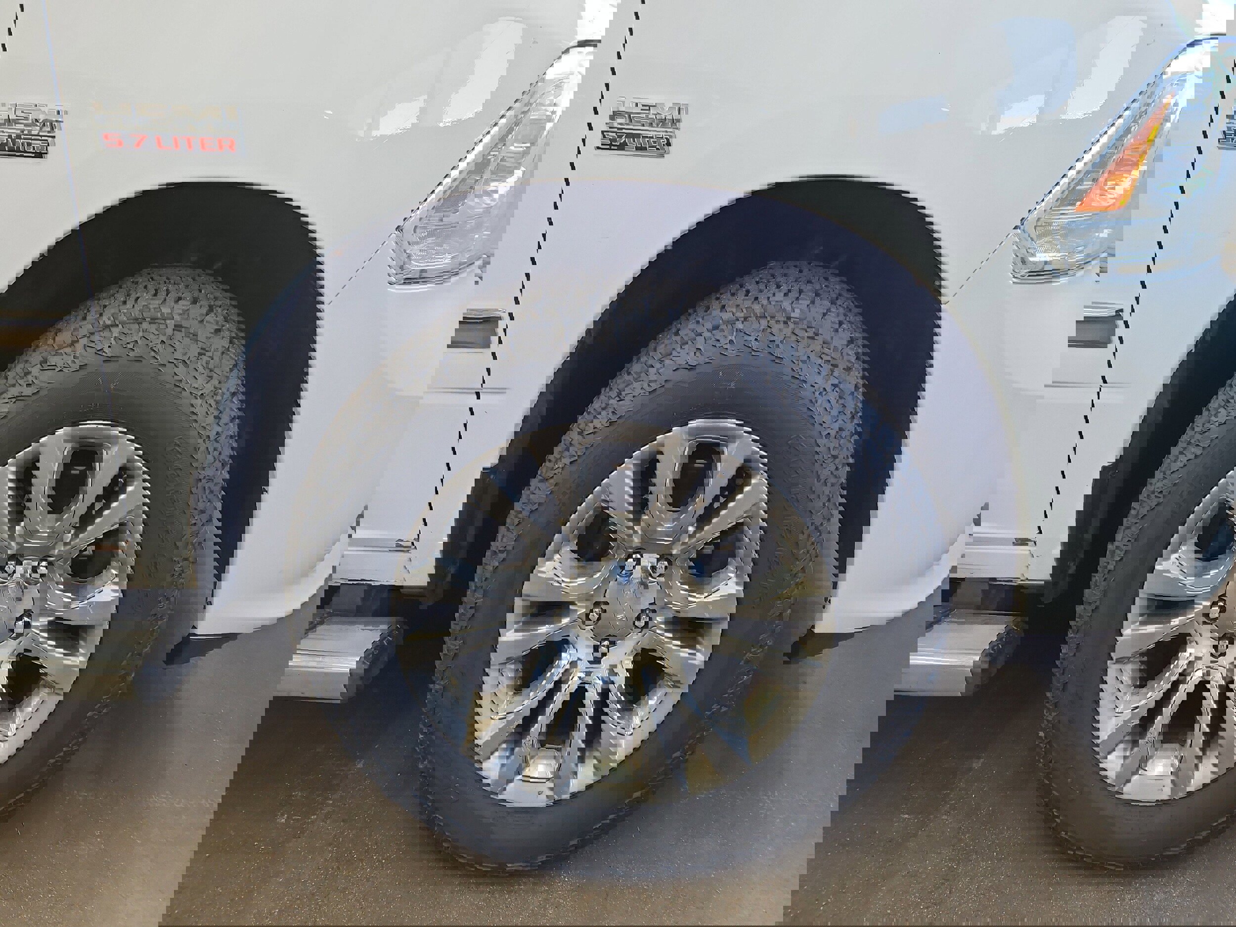 Used 2013 RAM 1500 Limited image 21