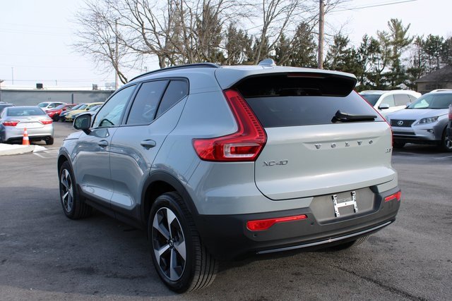 Used 2025 Volvo XC40 B5 Plus image 39