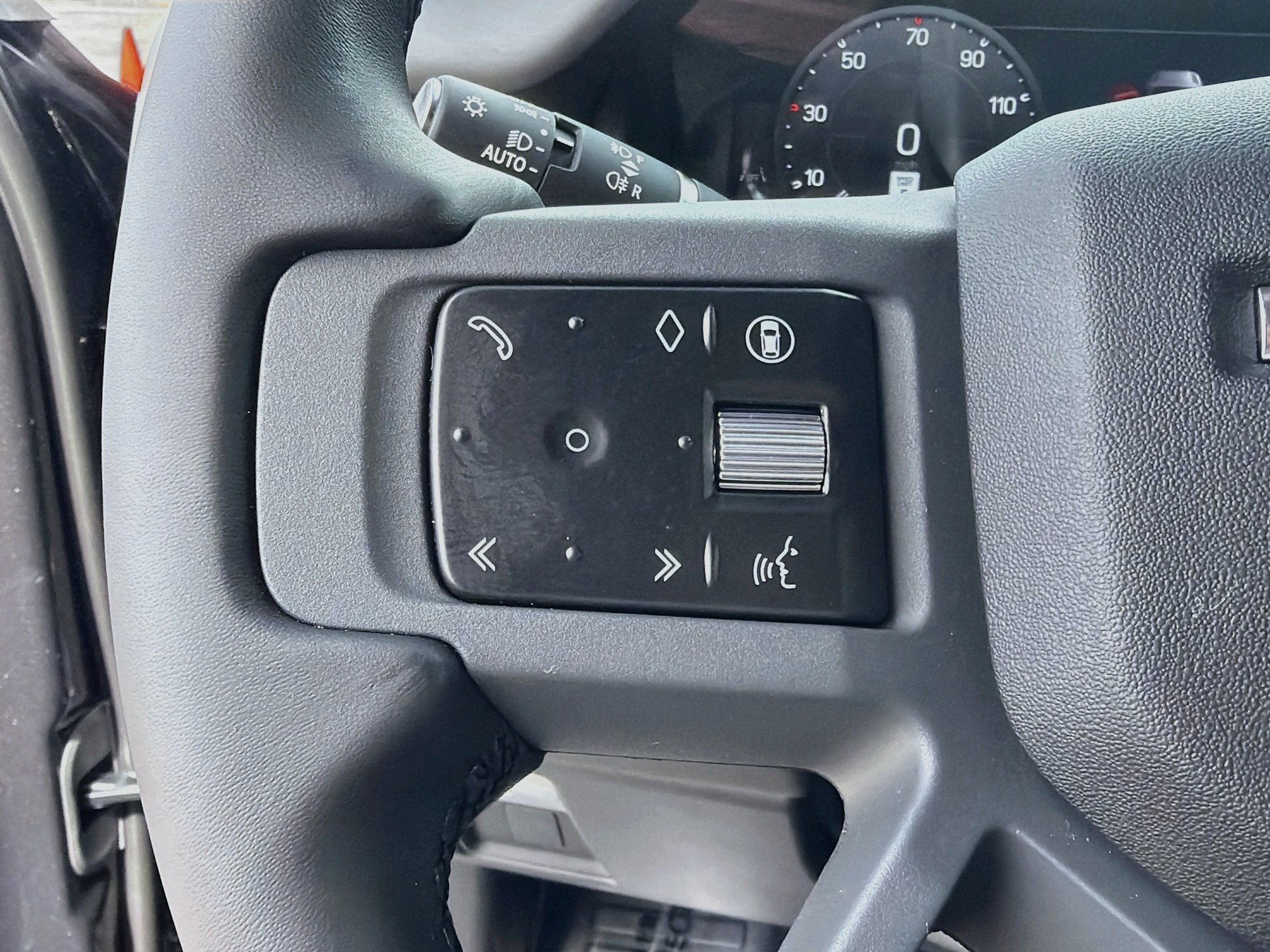 New 2026 Land Rover Defender 110 X-Dynamic SE AWD/4WD image 37