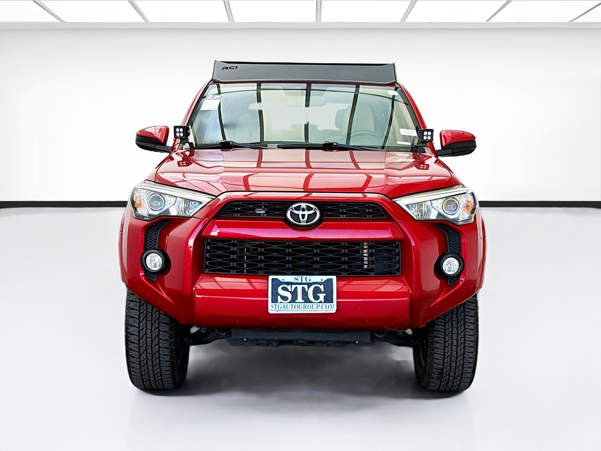 Used 2017 Toyota 4Runner SR5 AWD/4WD image 2