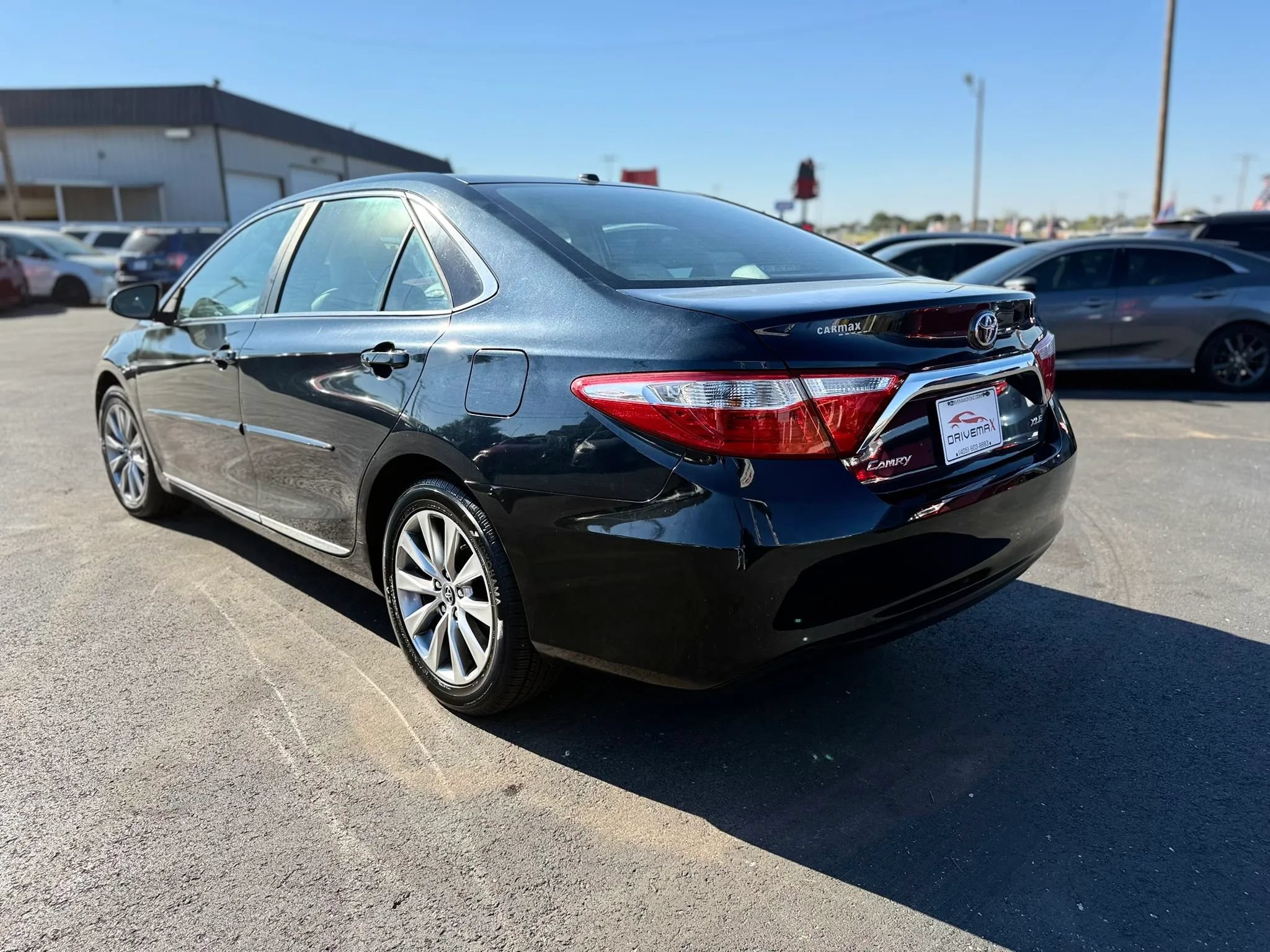 Used 2017 Toyota Camry XLE w/ Moonroof Package FWD image 5