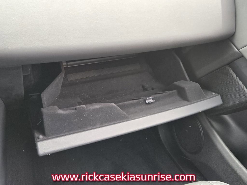 Used 2024 Land Rover Range Rover Evoque S image 23