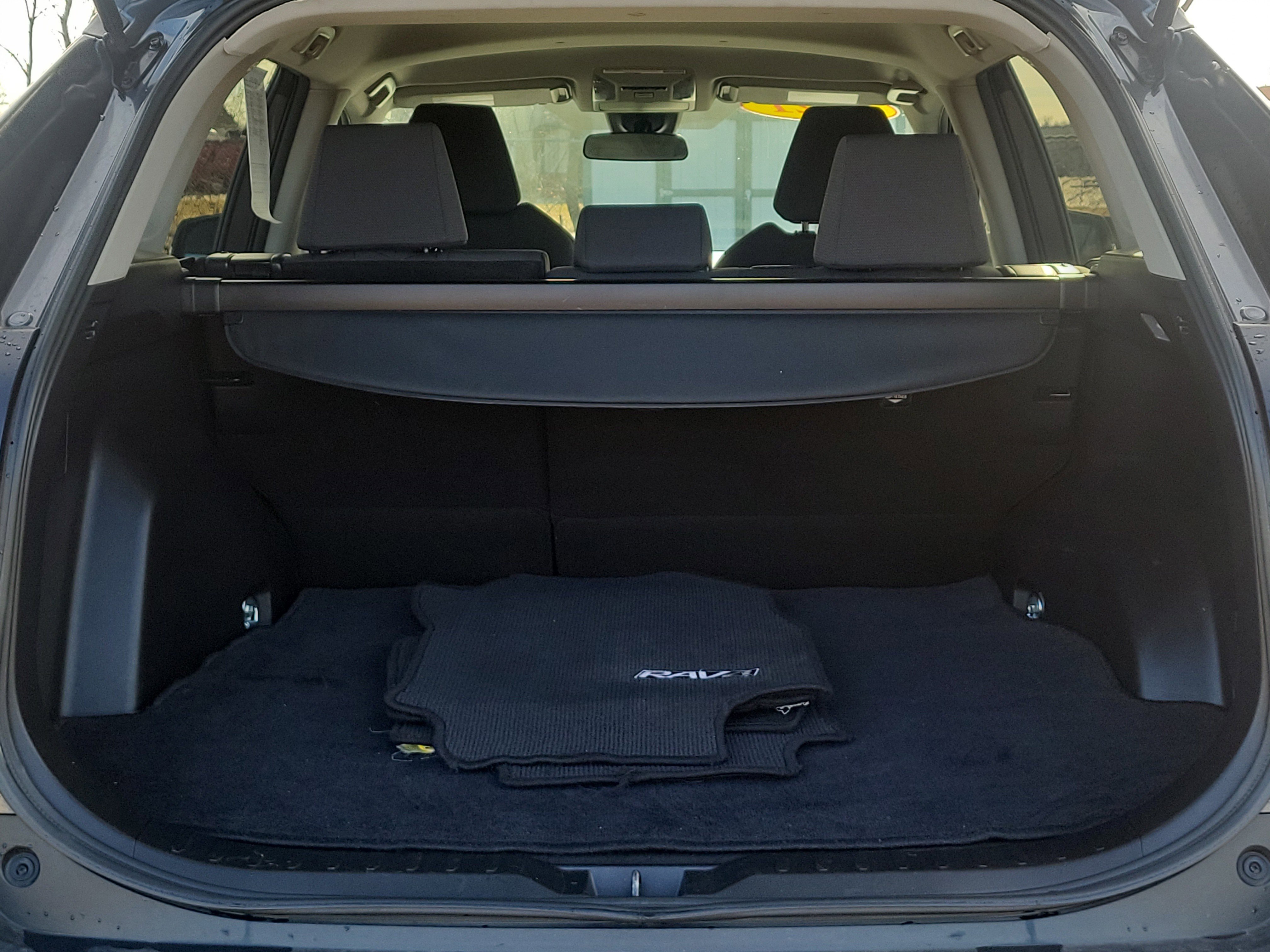 Used 2021 Toyota RAV4 XLE image 7