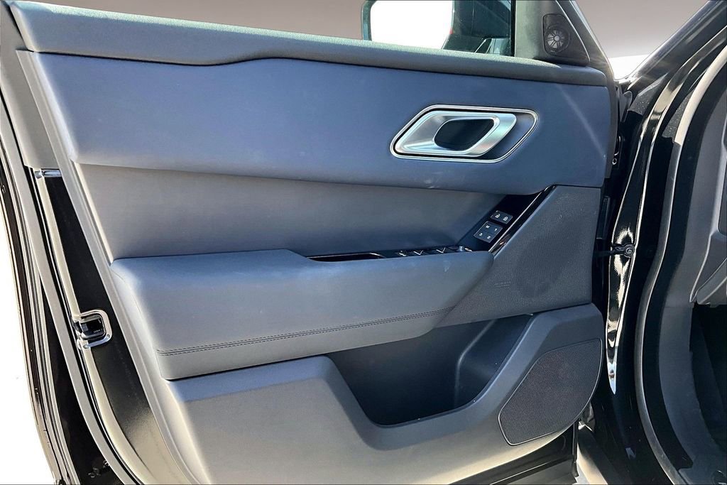 Used 2025 Land Rover Range Rover Velar Dynamic SE image 18