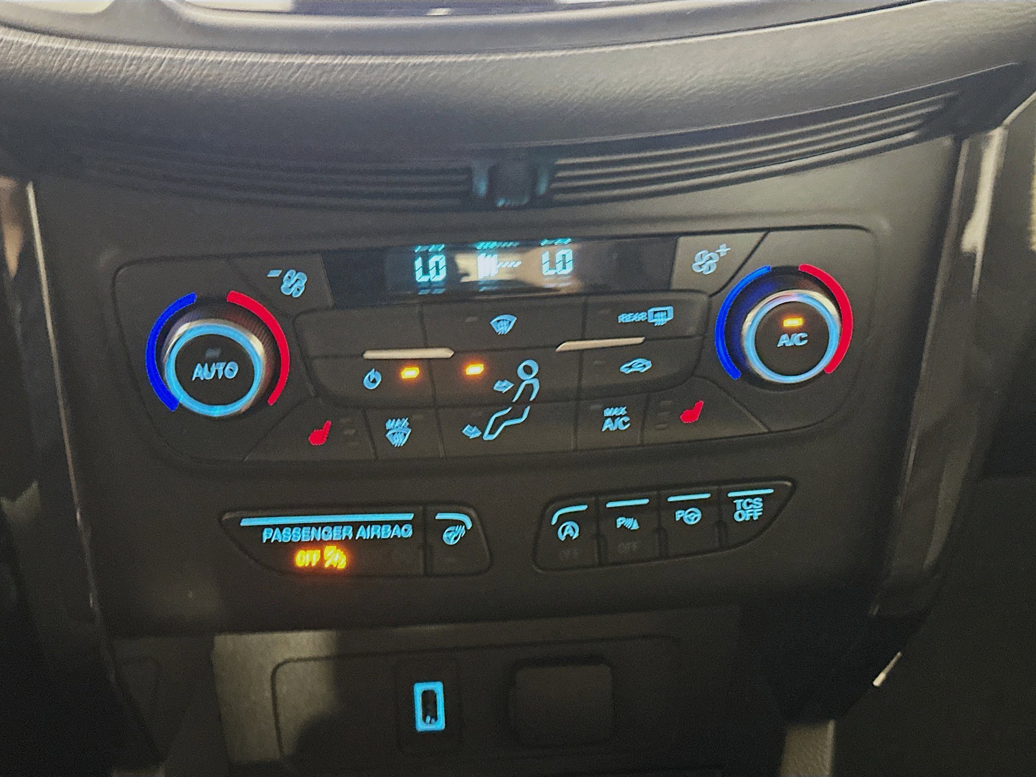 Used 2017 Ford Escape Titanium w/ Equipment Group 301A image 24