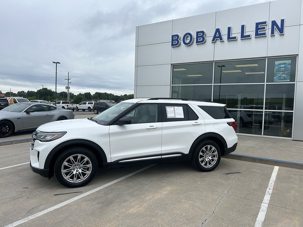 Used 2025 Ford Explorer Active w/ Active Comfort Package AWD/4WD image 2
