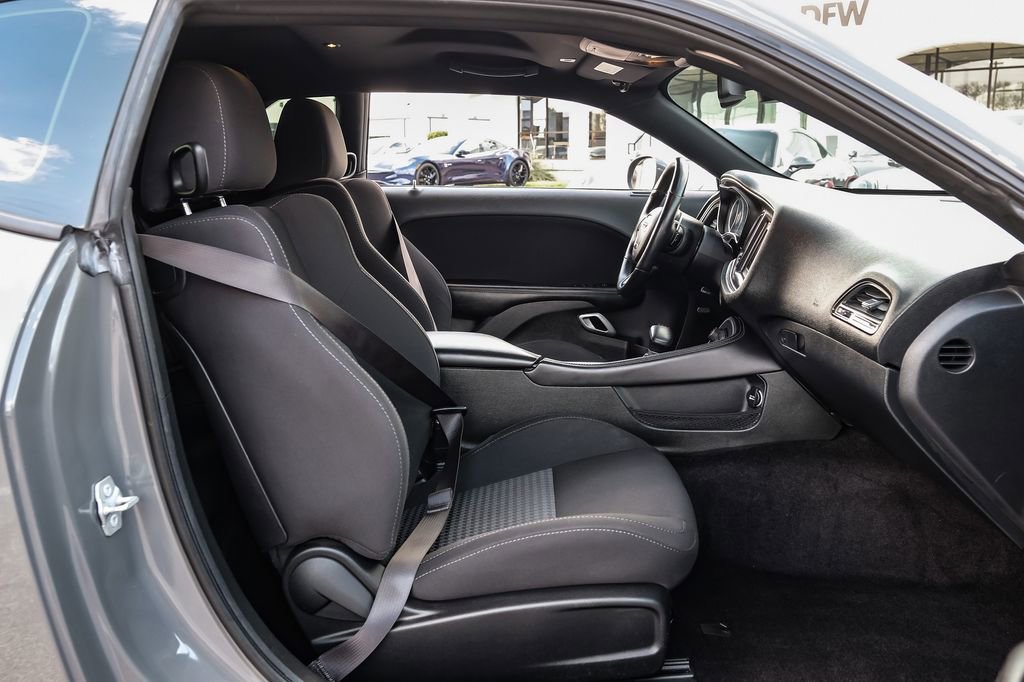 Used 2018 Dodge Challenger R/T image 32