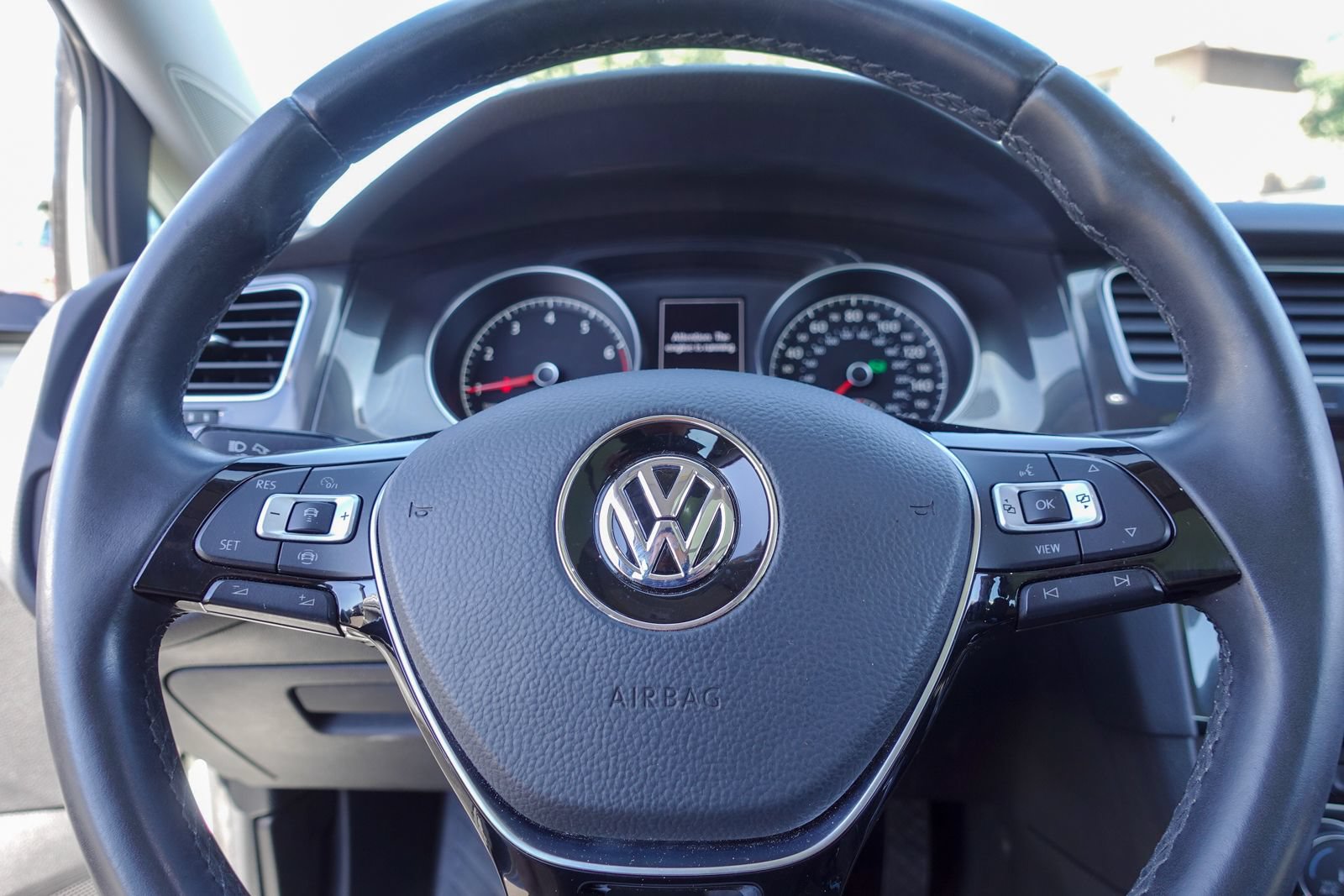 Used 2019 Volkswagen Golf SE FWD image 17