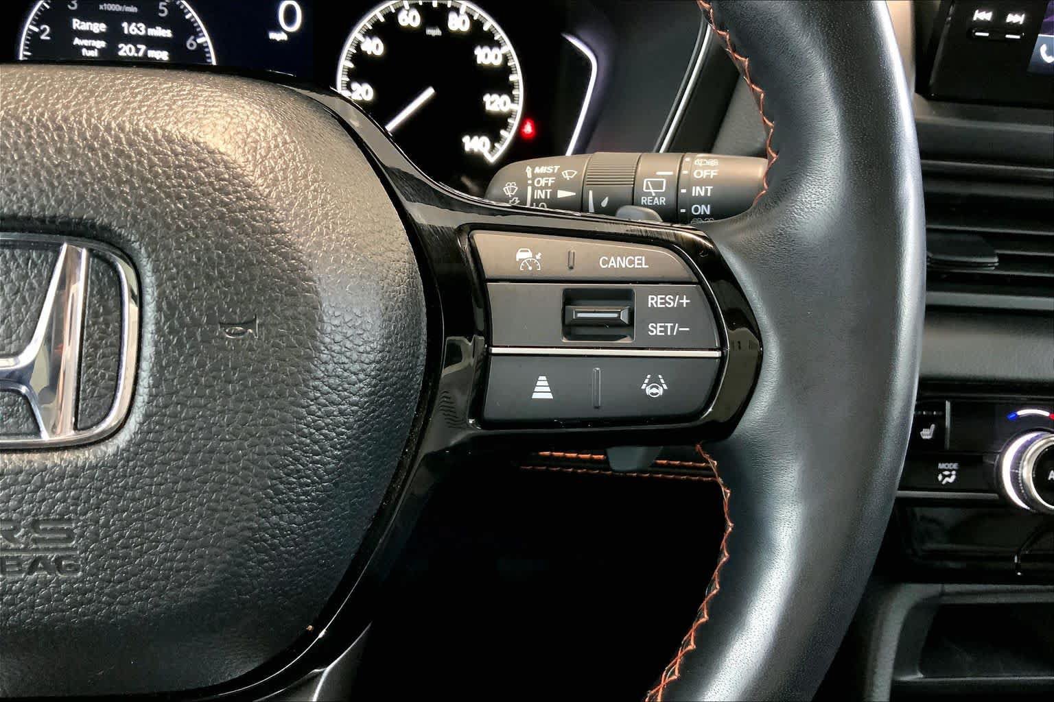 Used 2025 Honda Pilot TrailSport image 24
