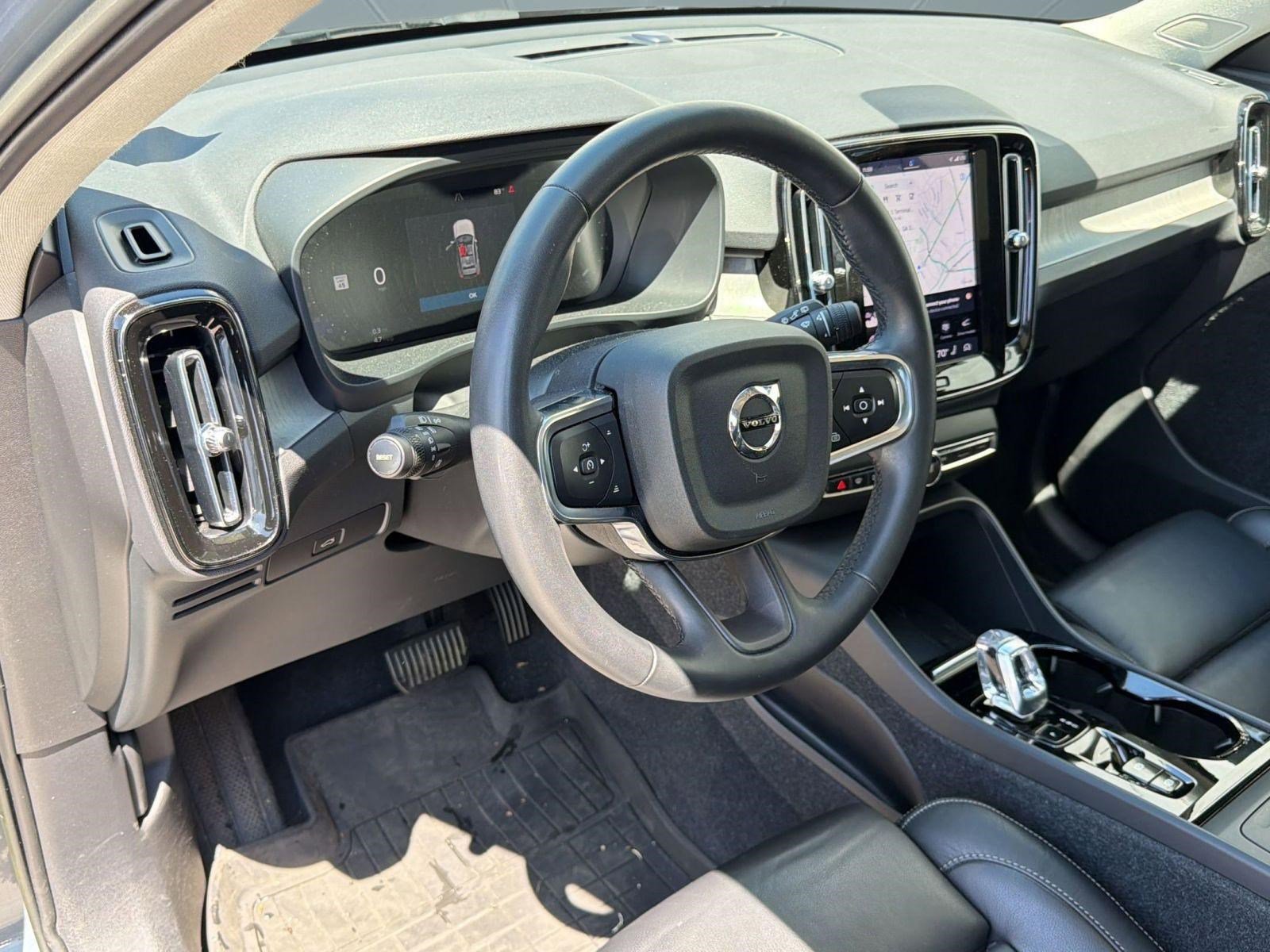 Used 2023 Volvo XC40 B5 Plus w/ Driver Assist Package AWD/4WD image 3