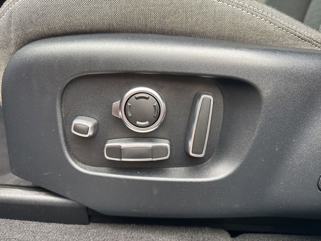 Used 2019 Land Rover Range Rover Velar R-Dynamic HSE image 34