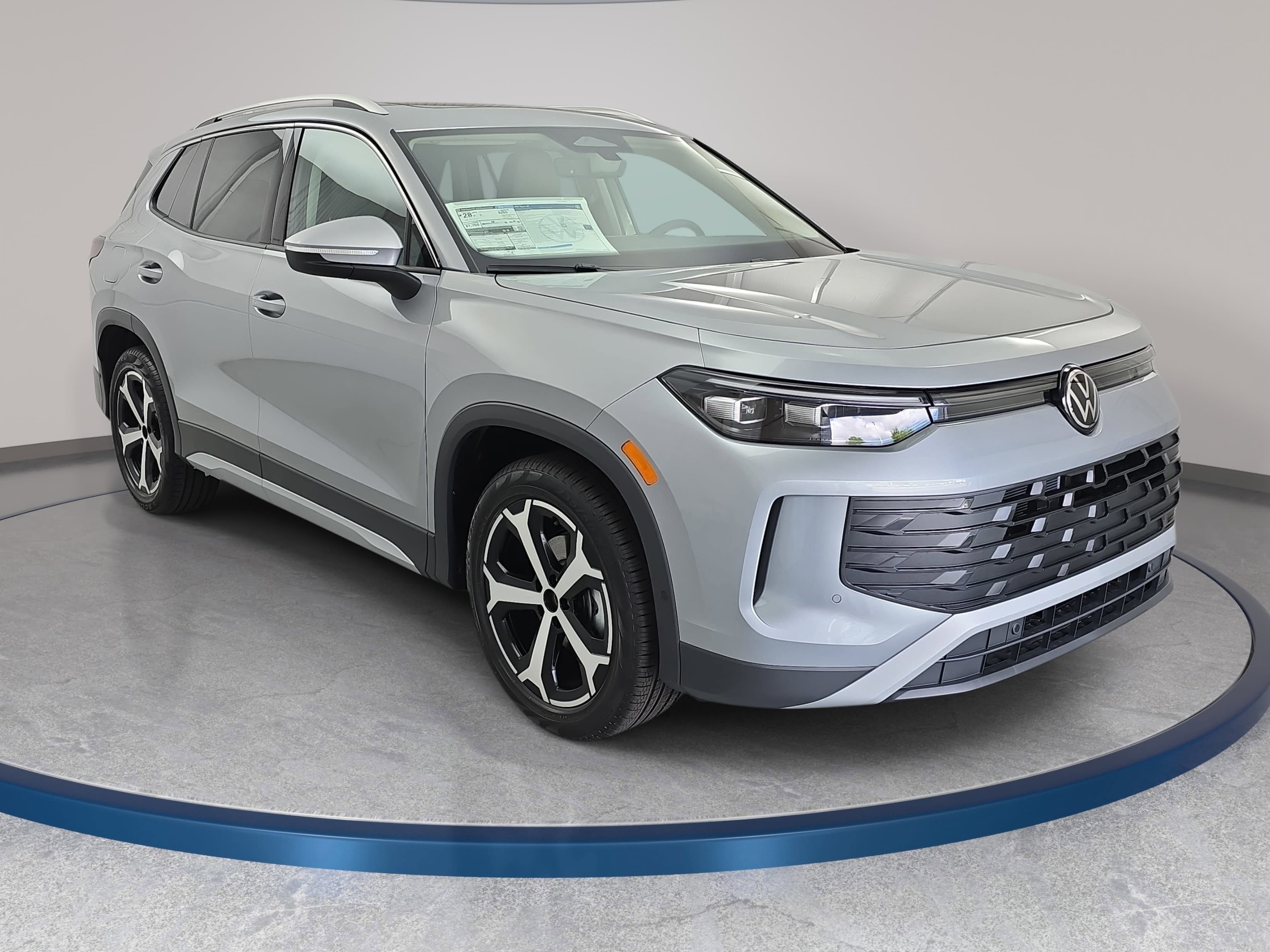 New 2026 Volkswagen Tiguan SE FWD image 3