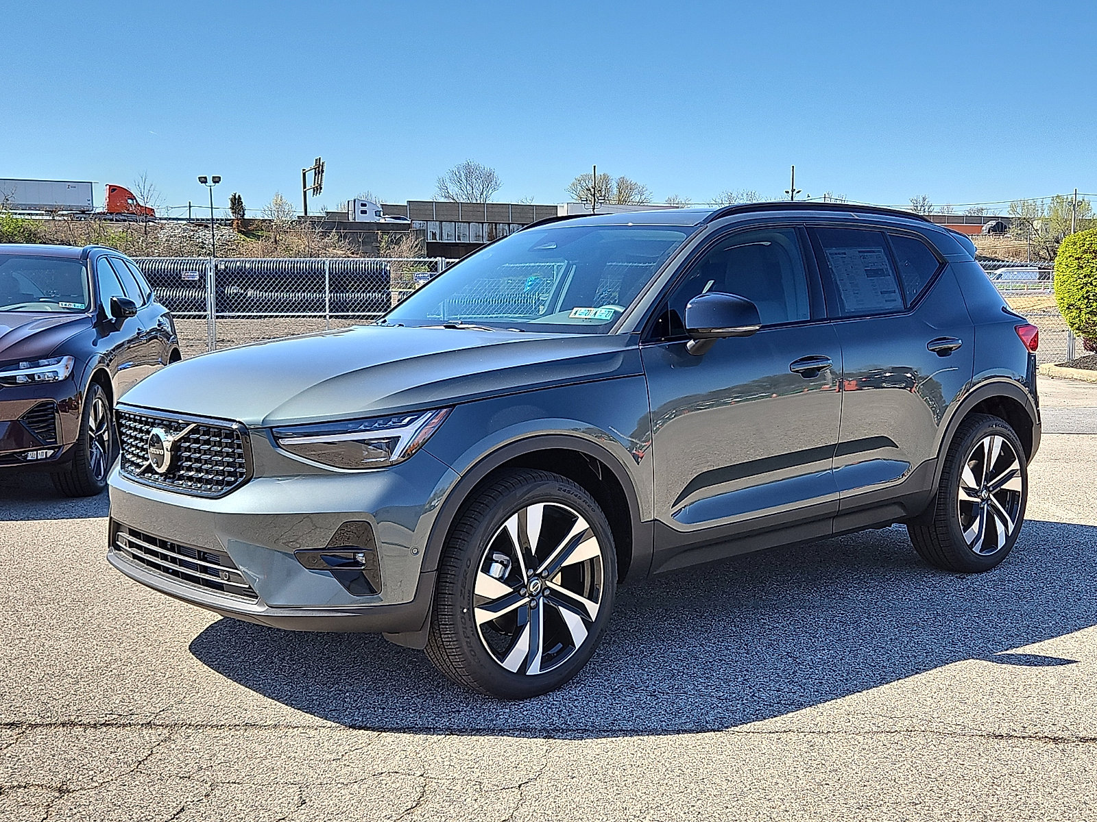 New 2026 Volvo XC40 B5 Ultra w/ Climate Package AWD/4WD image 3