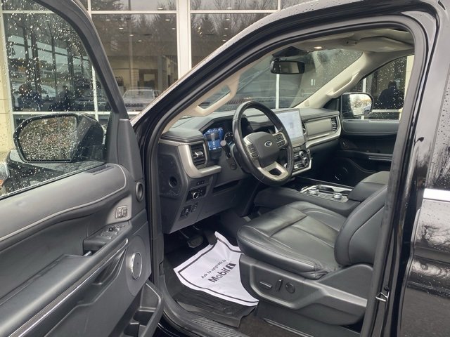 Used 2023 Ford Expedition XLT image 14