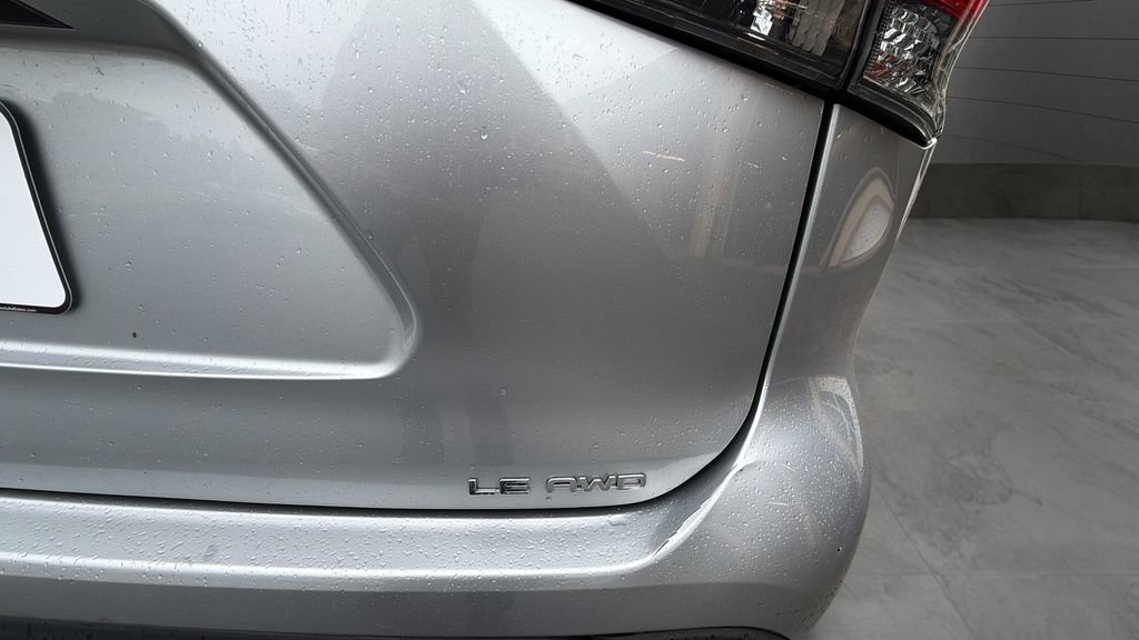 Used 2023 Toyota Highlander LE AWD/4WD image 34