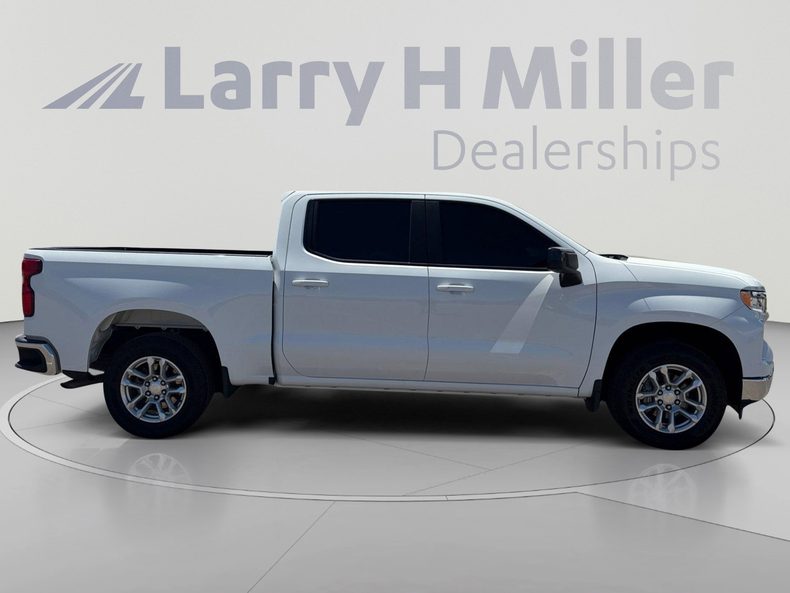 Used 2023 Chevrolet Silverado 1500 LT AWD/4WD image 7