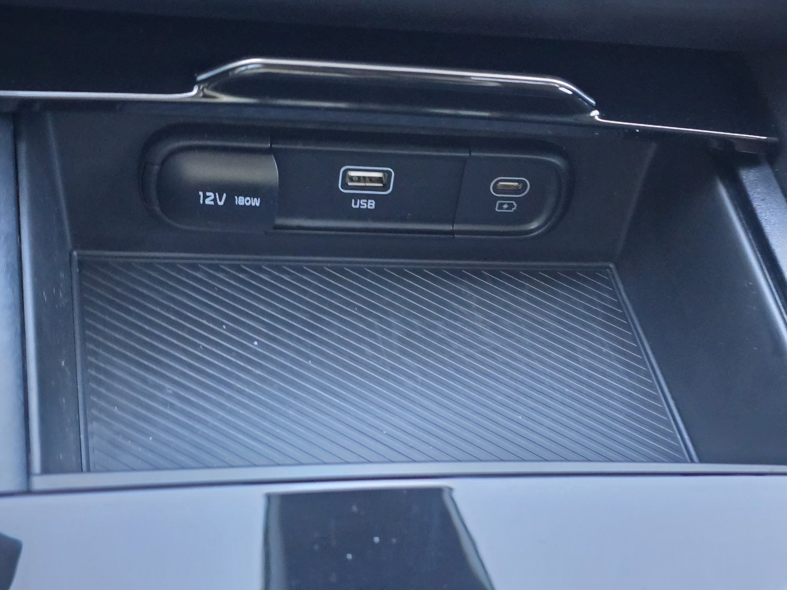 Used 2025 Kia Sportage LX image 19