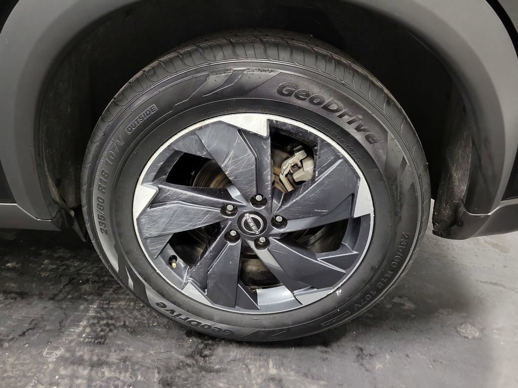 Used 2025 Nissan Rogue SV image 10