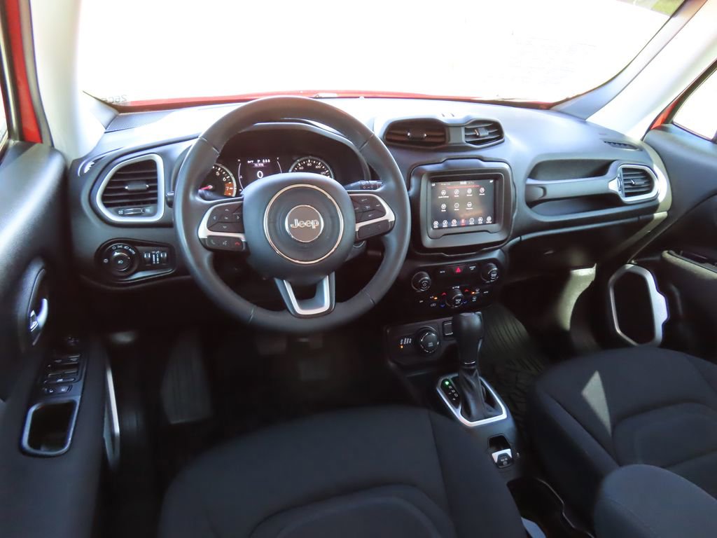 Used 2019 Jeep Renegade Latitude AWD/4WD image 4