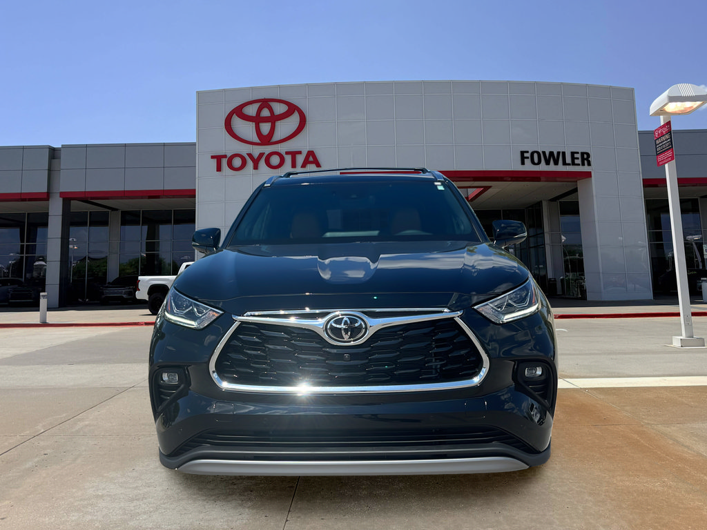 New 2026 Toyota Highlander Platinum AWD/4WD image 9