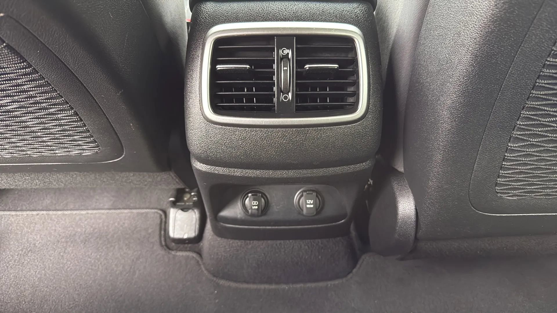 Used 2017 Kia Sorento LX image 29