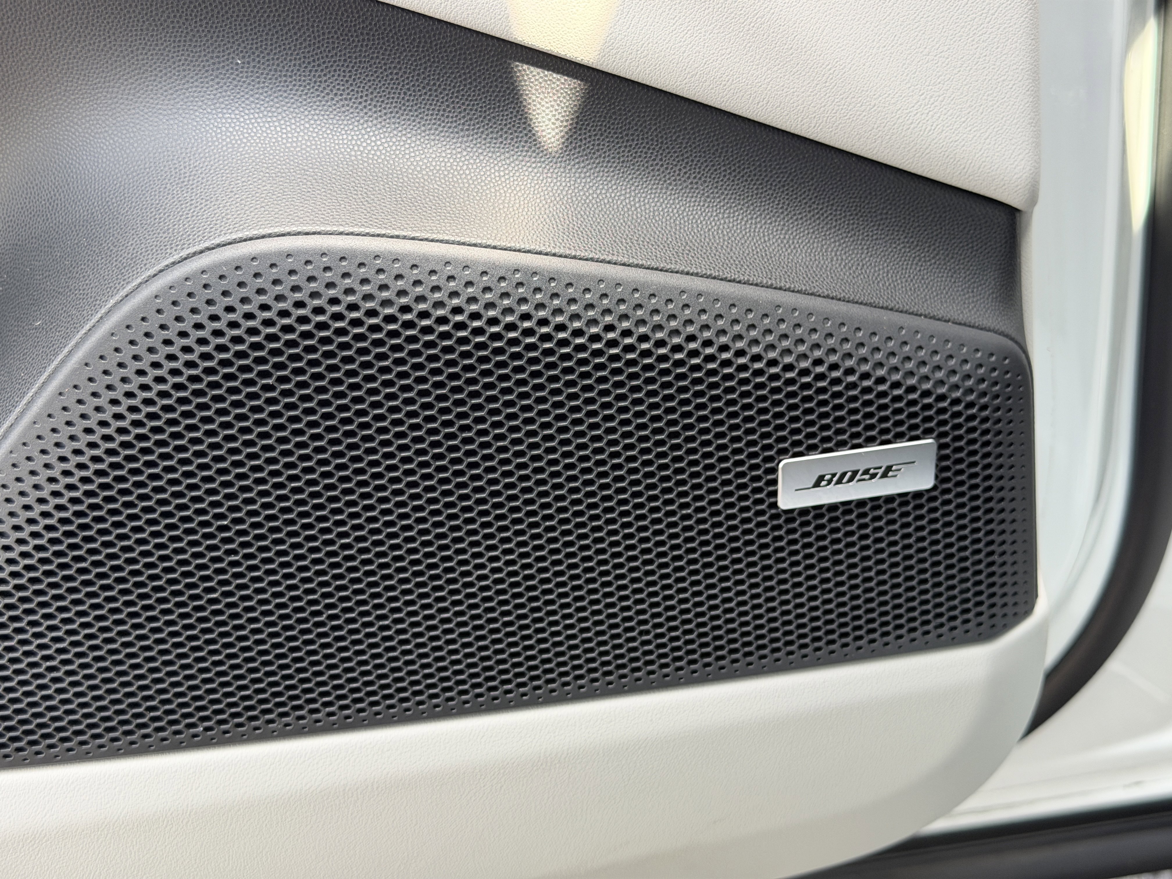 Certified 2024 Porsche Macan Turbo Electric image 24