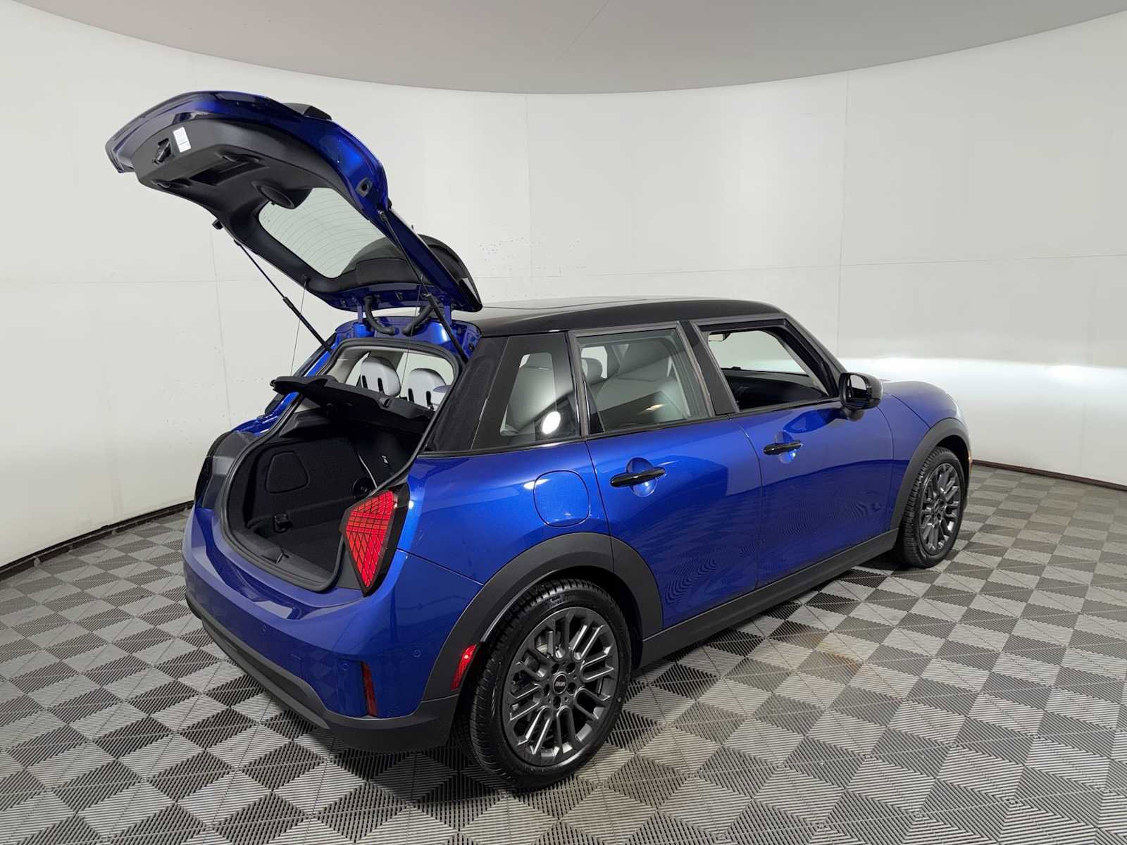 Certified 2025 MINI Cooper S FWD image 23