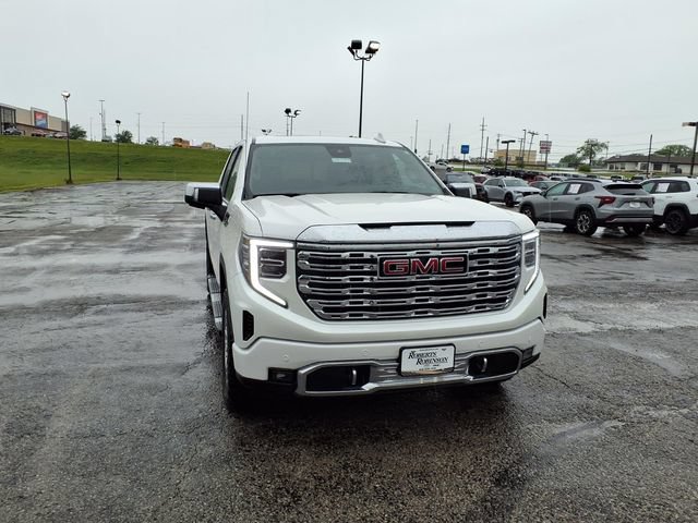 Used 2024 GMC Sierra 1500 Denali w/ Technology Package AWD/4WD image 4