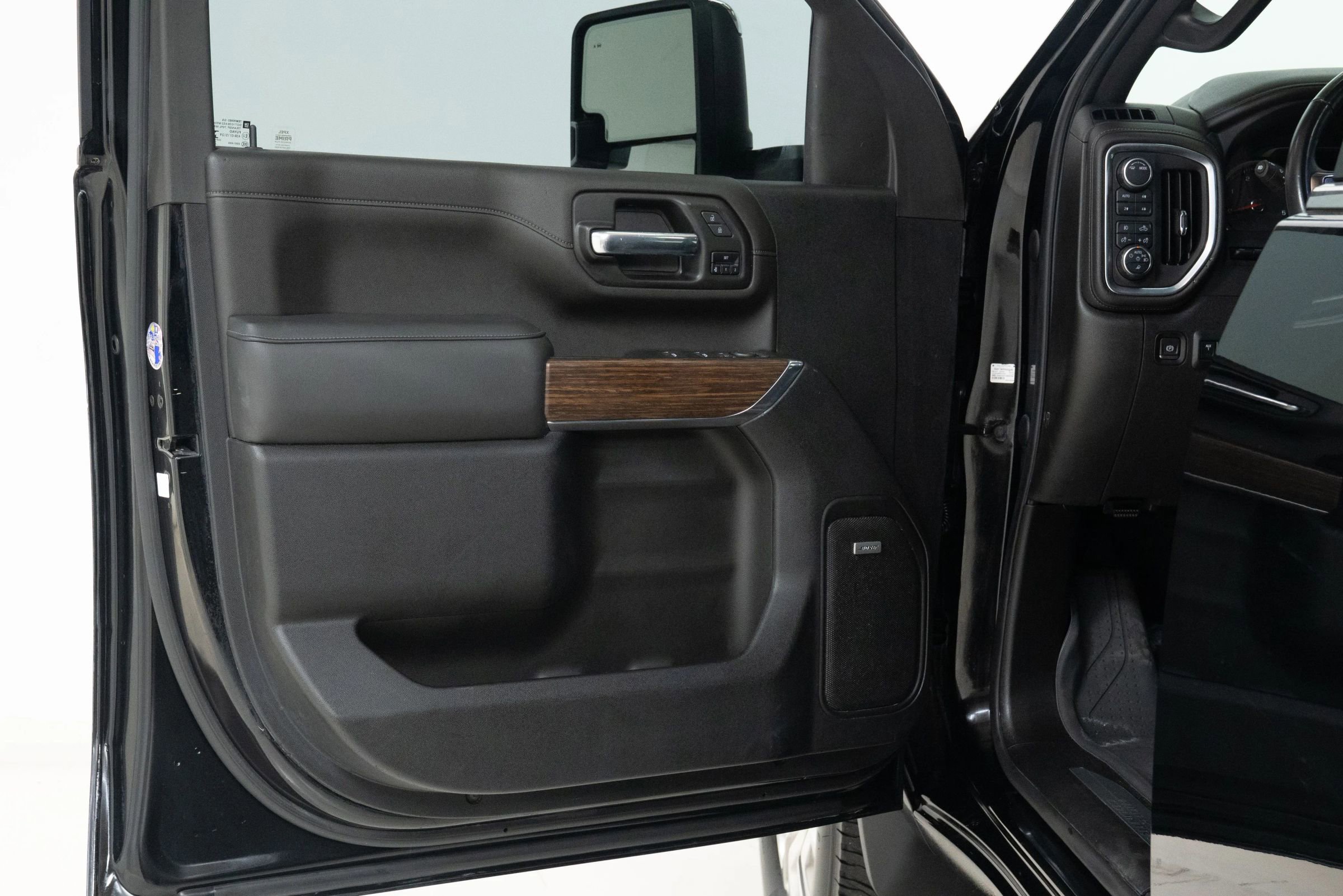 Used 2022 Chevrolet Silverado 2500 High Country w/ Technology Package image 21