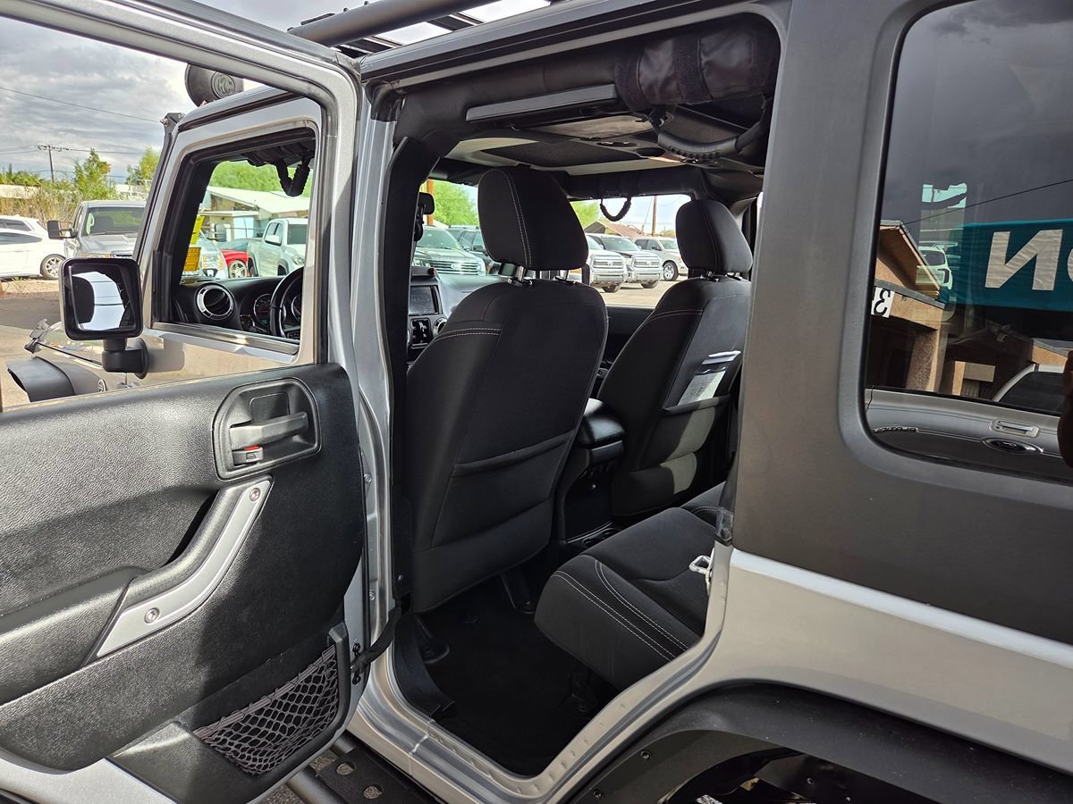 Used 2018 Jeep Wrangler Unlimited Sahara w/ Connectivity Group AWD/4WD image 52