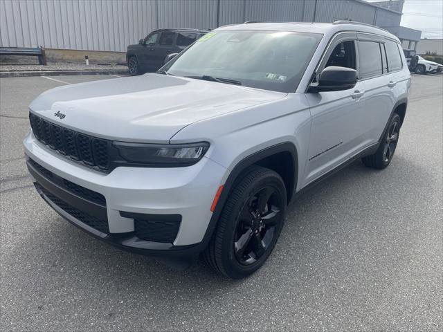 Certified 2023 Jeep Grand Cherokee L Laredo image 1
