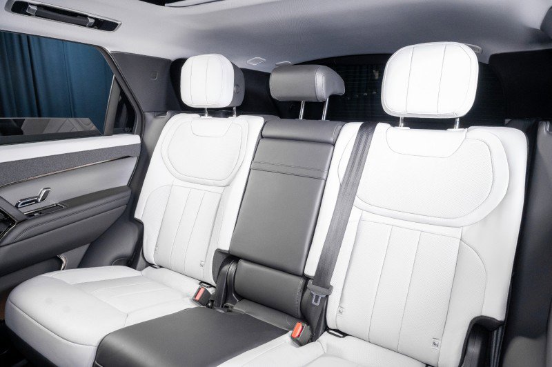 Used 2025 Land Rover Range Rover Sport Dynamic SE image 14