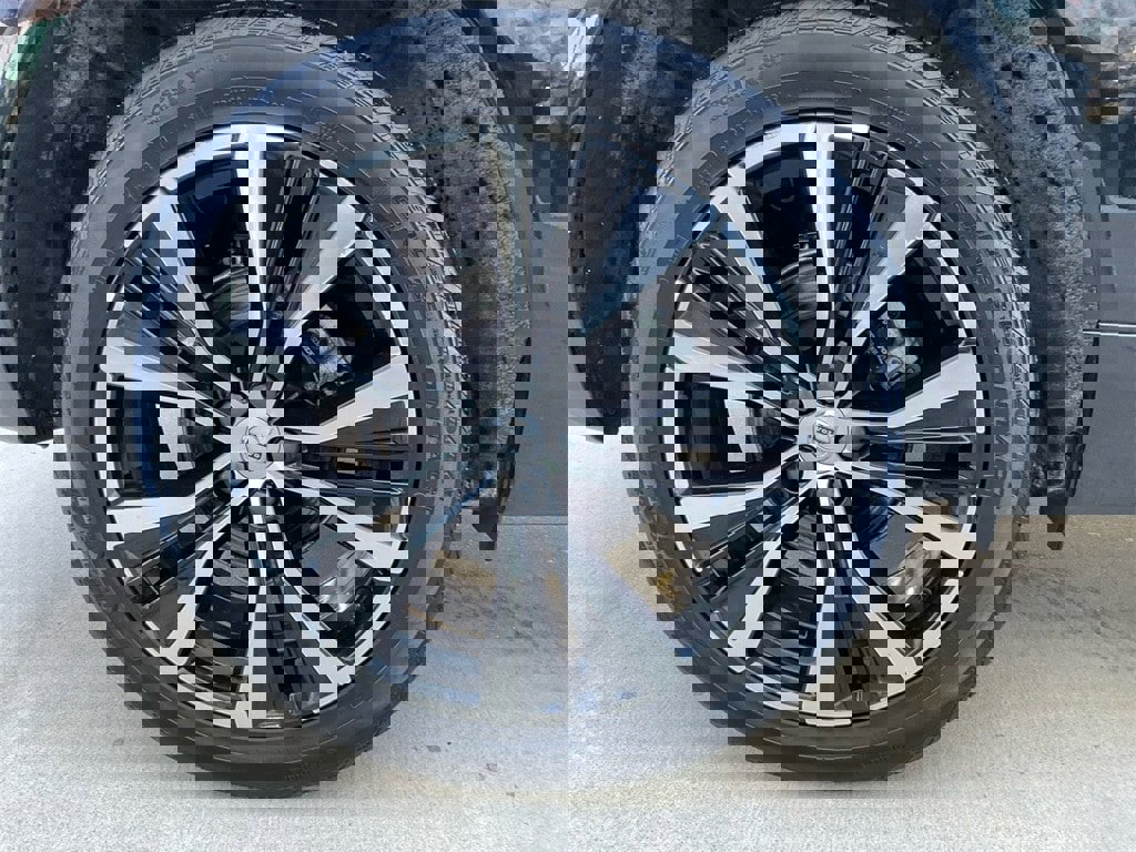 Certified 2023 Volvo XC60 B5 Plus w/ Protection Package Premier image 13