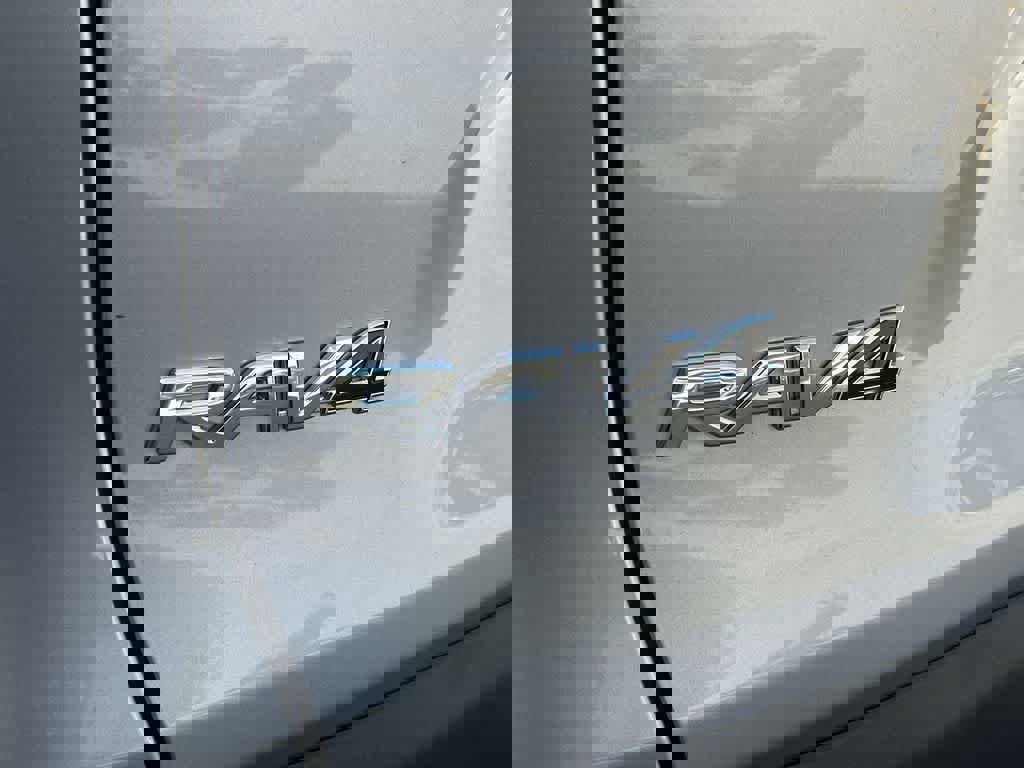 Used 2025 Toyota RAV4 XLE image 10