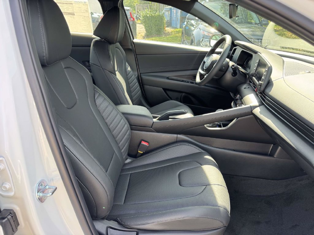 New 2026 Hyundai Elantra SEL Sport FWD image 9