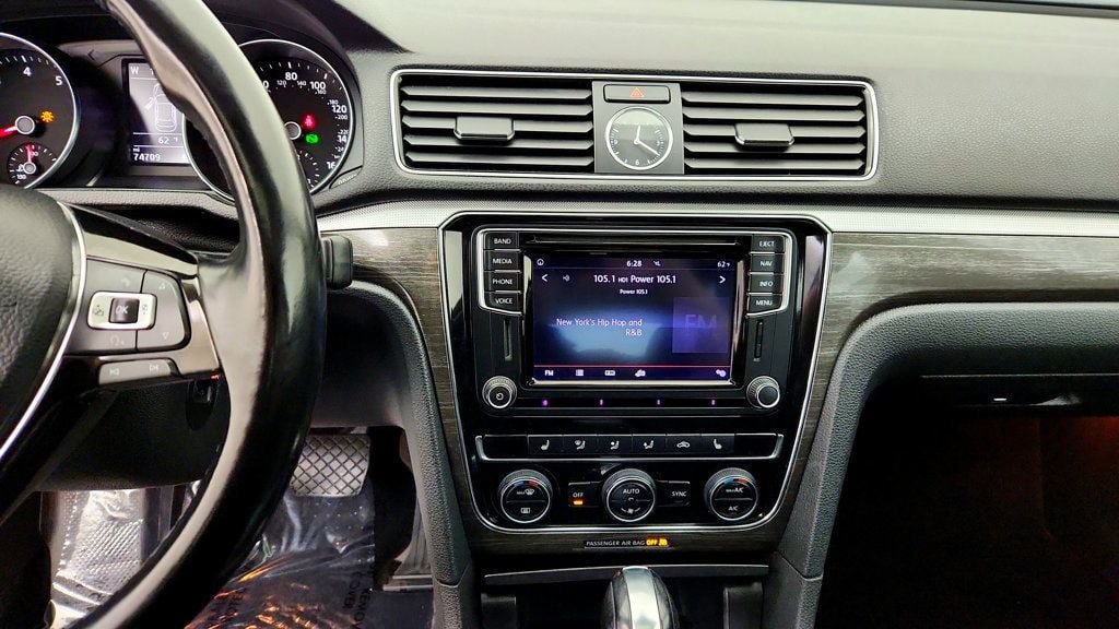 Used 2016 Volkswagen Passat 1.8T SE FWD image 18