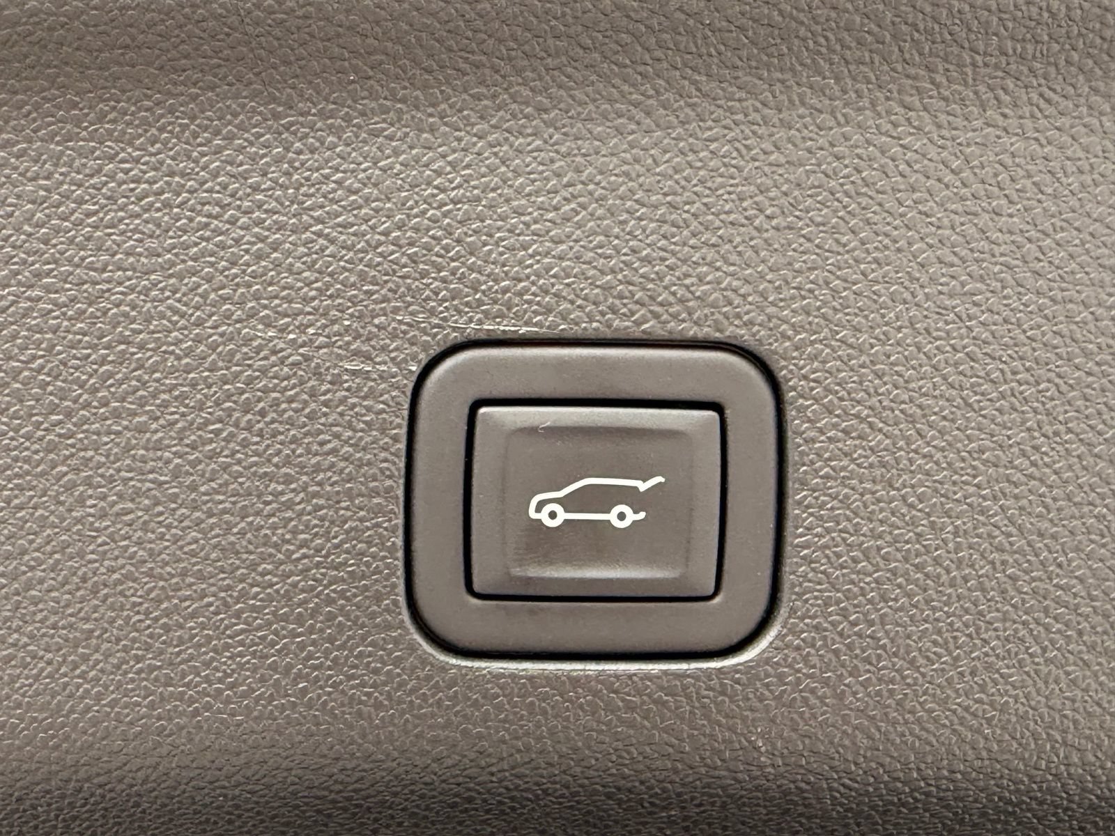 Used 2024 GMC Yukon Denali AWD/4WD image 13