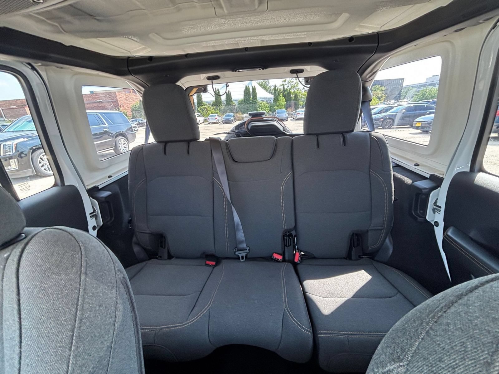 Used 2025 Jeep Wrangler Unlimited Sahara AWD/4WD image 35