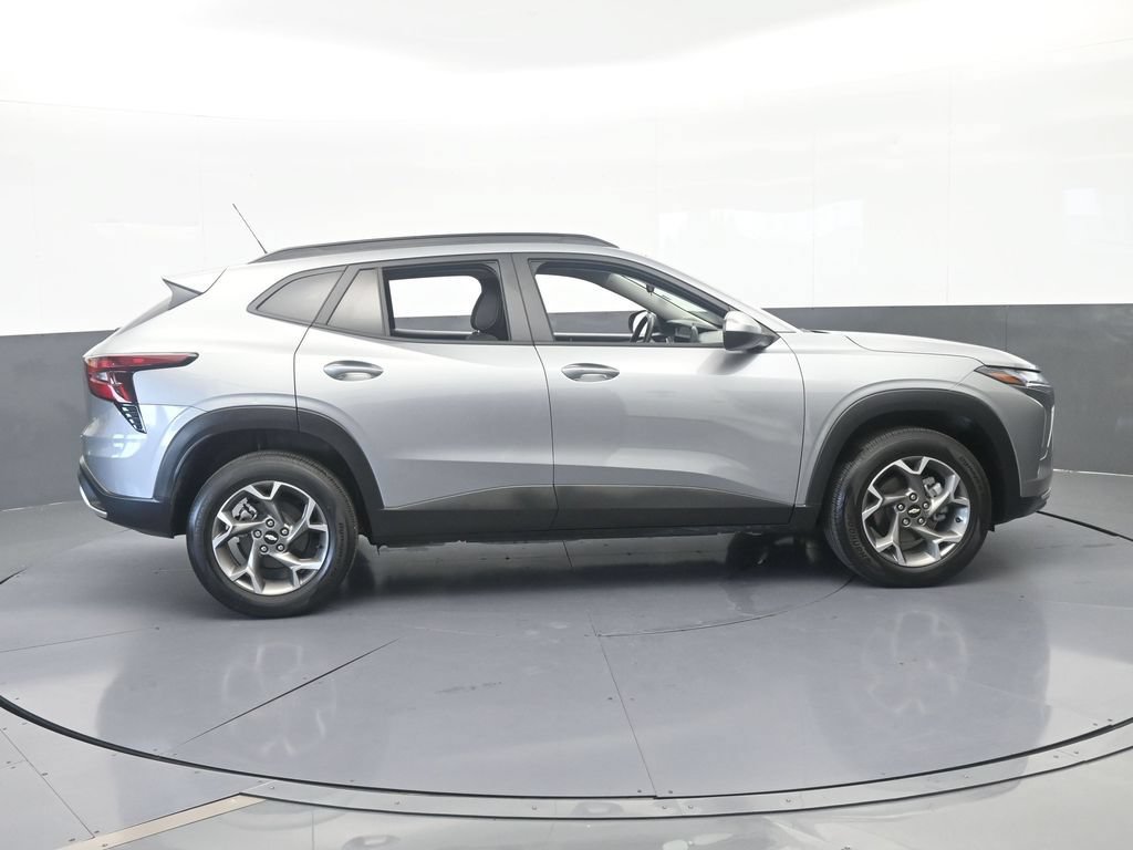 Used 2025 Chevrolet Trax LT w/ Driver Confidence Package FWD image 7