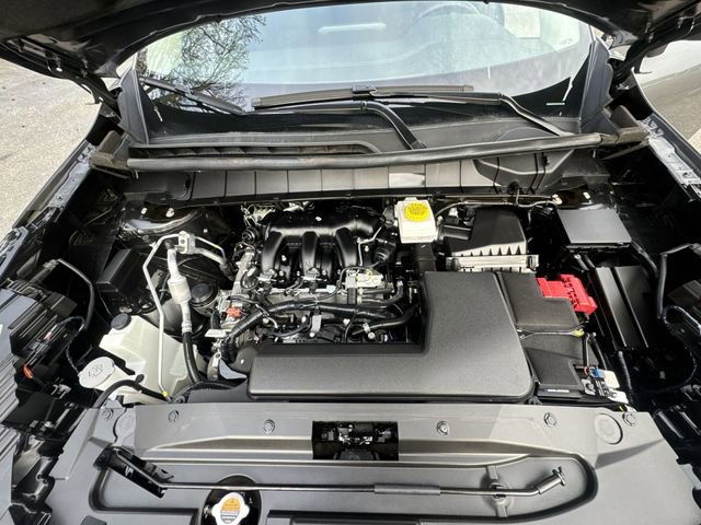 Used 2024 Nissan Pathfinder S image 29