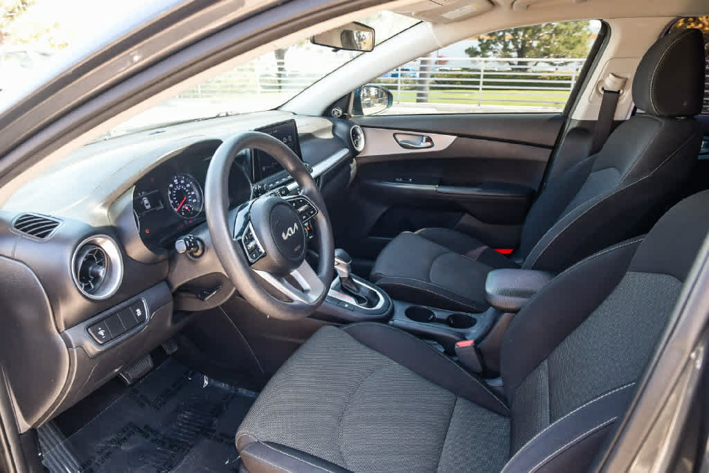 Used 2022 Kia Forte LXS FWD image 9