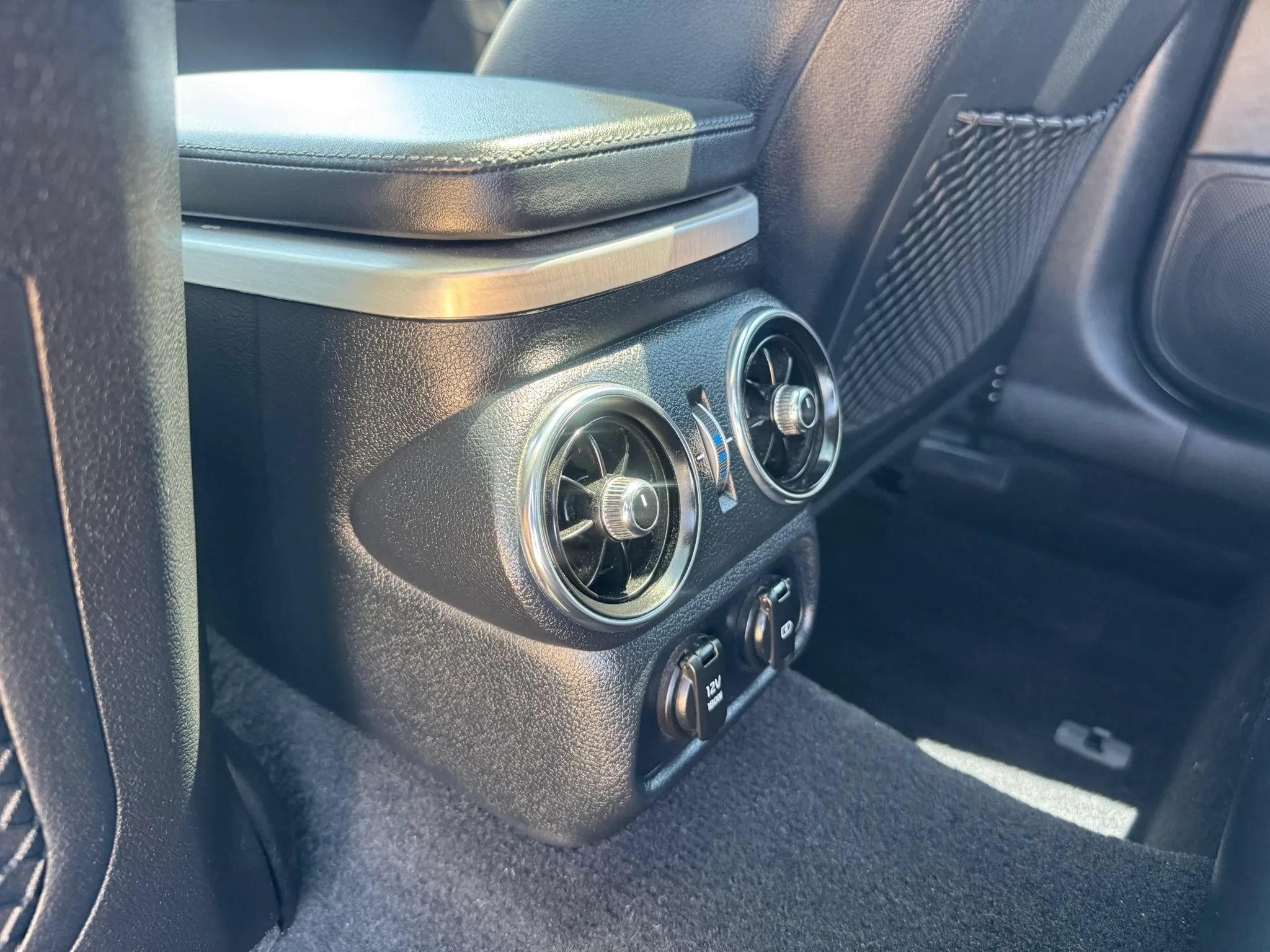 Used 2018 Kia Stinger GT1 AWD/4WD image 32