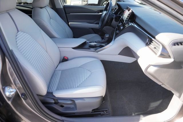 Used 2022 Toyota Camry SE image 18