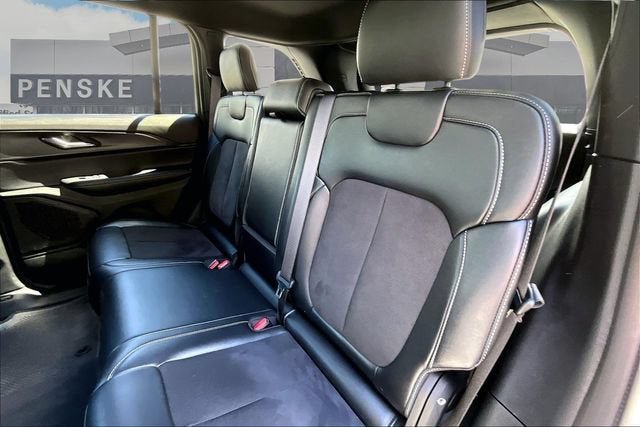 Used 2024 Jeep Grand Cherokee Altitude AWD/4WD image 26