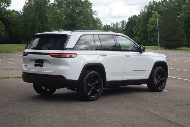 Used 2023 Jeep Grand Cherokee Altitude AWD/4WD image 25