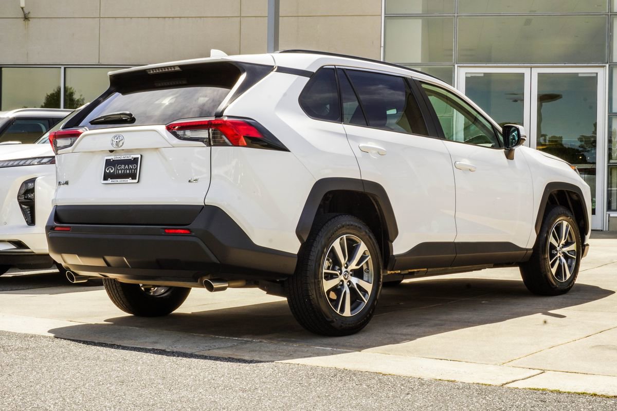 Used 2019 Toyota RAV4 LE FWD image 12